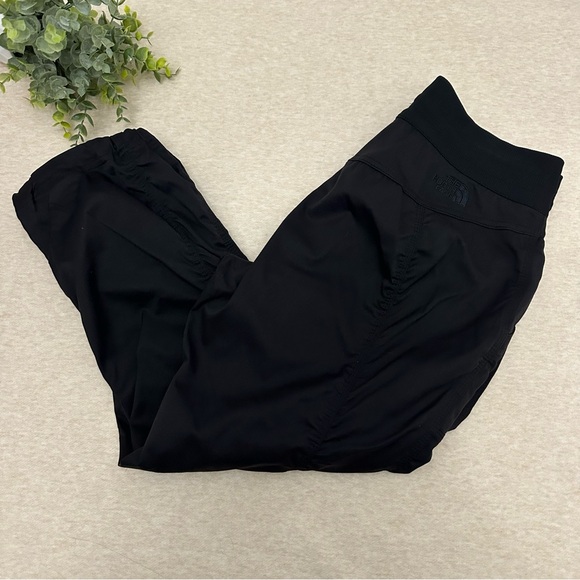 The North Face Women’s Aphrodite Motion Capri Black Water-Repellant Pants Size S - Picture 10 of 11